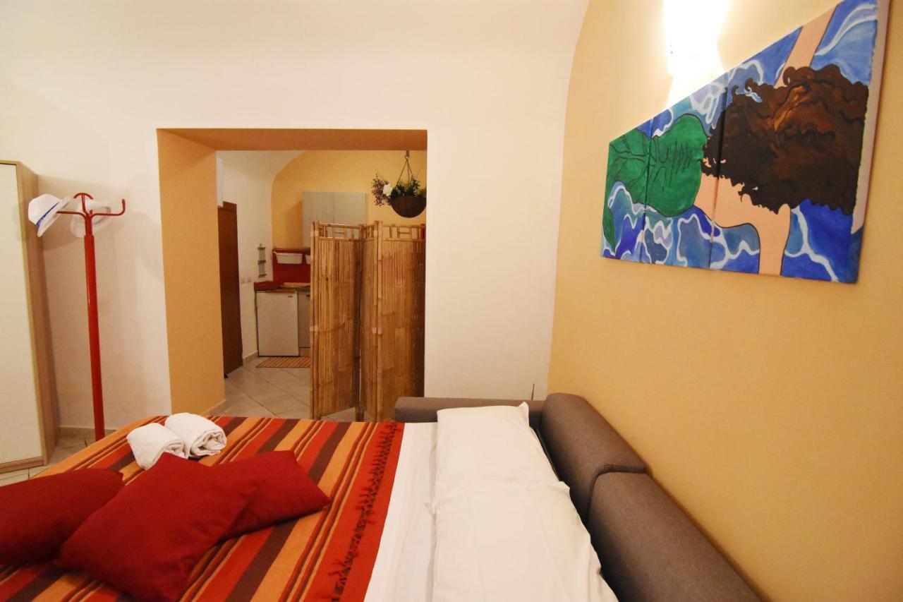 Pretty Loft Apartment เนเปิลส์ ภายนอก รูปภาพ